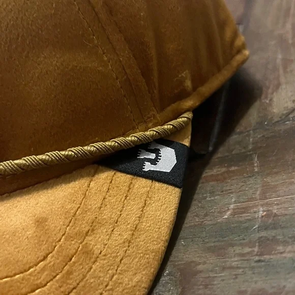 LION - GOORIN BROS. limited “ROYALTY” edition. Yellow Cap / mustard cap - NEW - Picture 2 of 10